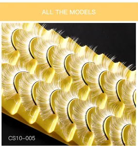Detailopname van 10 paar witte 3D-vezel valse wimpers op een gele golvende lade