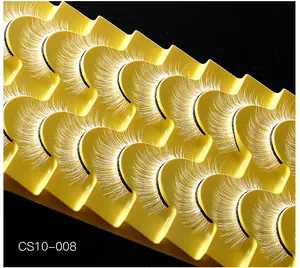Macro-opname van 10 paar witte synthetische kunstwimpers voor feestelijke podiummakeup CS10-008