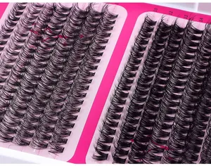 Makroaufnahme von Einzelwimpern in 10mm 12mm 14mm Längen auf rosa Displaykarte