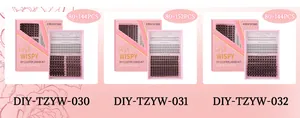 Λεπτομέρεια σετ βλεφαρίδων DIY με τούφες D curl και κάτω βλεφαρίδες σε ροζ κουτιά