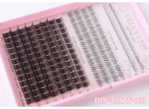 Λεπτομέρεια macro από σετ βλεφαρίδων DIY με καμπυλότητα D σε ροζ θήκη αποθήκευσης