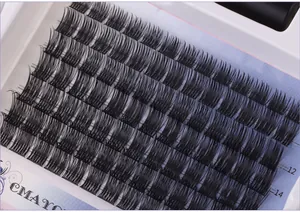 Detailopname van individuele zwarte synthetische wimperhaartjes van 12 mm en 14 mm