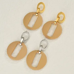 Boucles d'oreilles géométriques en acrylique avec haut en métal martelé et découpe