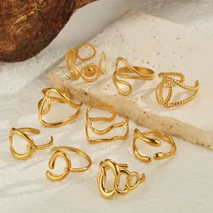 8er-Set 14K vergoldete Edelstahlringe, unregelmäßiges fluides Design mit verstellbarer Form