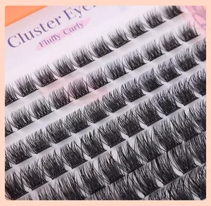 Détail de faux cils en grappes noirs avec texture bouclée et volumineuse en rangées