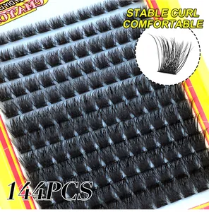 Détail de 144 grappes de faux cils individuels avec courbure stable et effet volume