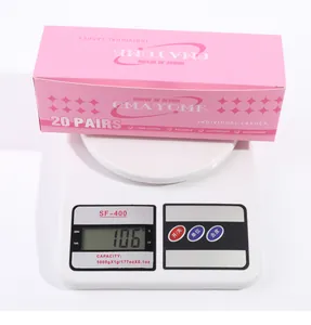 Detailed weight measurement showing 20 pairs of 3D synthetic eyelashes at 106g total