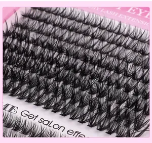 Vue détaillée montrant la texture des extensions de cils individuelles noires 100D