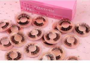 Dettaglio di 20 paia di ciglia finte 3D folte in confezione rosa glitterata
