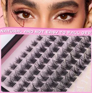 Primer plano detallado de pestañas postizas naturales densas C-curl en caja rosa