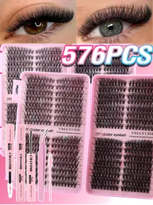 Détail du kit d'extensions de 576 cils avec colle, scellant, pince et brosse