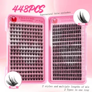 Detailoverzicht van een 448-delige set wimperclusters in een roze opbergdoos