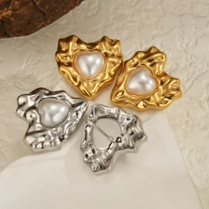 Gehämmerte Herzohrringe aus Gold und Silber mit Perle auf Stein für Damen