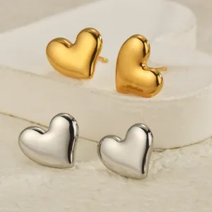Poliertes Set aus herzförmigen Edelstahl-Ohrsteckern in 18K Gold und Silber