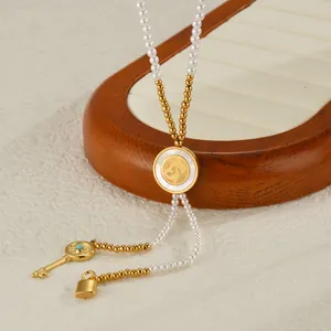 Collier en perles avec pendentif plaqué or 18 carats et médaillons vintage élégants