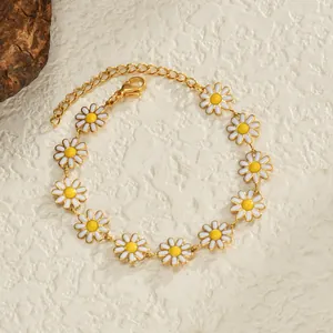 Bracelet en acier inoxydable plaqué or 18 carats avec marguerites et fermoir homard