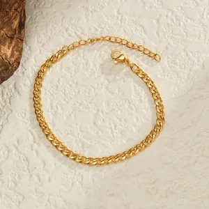 Détails du bracelet chaîne gourmette plaqué or 18 carats avec fermoir mousqueton et extension