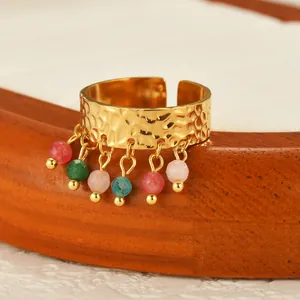 Vintage Ring aus 18k vergoldetem Edelstahl mit Hammerschlag und bunten Perlen