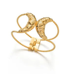 Goldener Edelstahlarmreif mit Croissant-Design, Kordelstruktur und mechanischem Scharnier