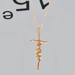 Collana minimalista in oro rosa con pendente a croce e scritta Faith per ragazze