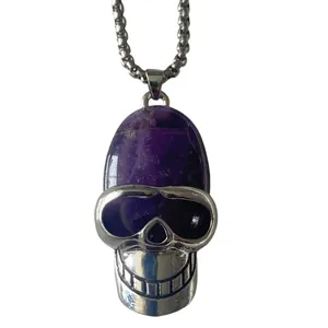 Collana grande teschio per uomo con cristallo naturale viola e ciondolo in metallo punk