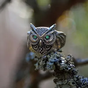 Anello Gufo in Lega Vintage Con Occhi in Pietra Verde Motivo Tribale Intagliato Gioiello di Moda Anello da Dito per Donne