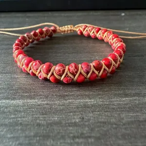 Pulsera artesanal de piedras naturales de 6mm con cordón trenzado ajustable
