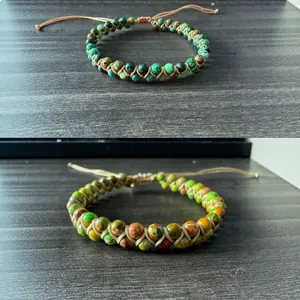 Pulsera artesanal ajustable con cuentas de piedra natural de 6mm y cordón trenzado