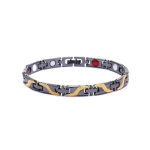 Détail du bracelet magnétique gris fusil avec motif dragon doré et aimants de santé