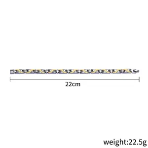 Détail du bracelet bicolore motif dragon montrant la longueur 22cm et le poids 22,5g