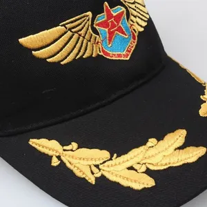 Schwarze Baumwoll-Baseballkappe mit goldener Pilotenstickerei und Lorbeerblatt am Schirm
