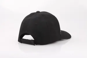Verstellbare schwarze Anime-Segler-Baseballkappe mit weißer Bestickung und Klettverschluss
