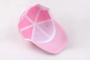 Innenseite der rosa Baumwoll-Baseballkappe mit Sechs-Panel-Naht und verstellbarem Band