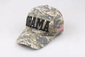 Détail de la casquette camouflage avec broderie Obama en relief et patch drapeau USA