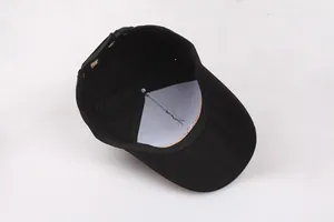 Schwarze Baseballkappe aus Baumwolle mit Innenfutter, verstärkter Front und Schirmdetails
