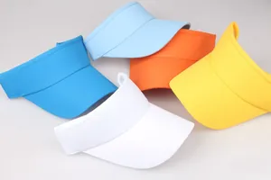 Vue détaillée de cinq visières pare-soleil pour enfants en plusieurs couleurs vives