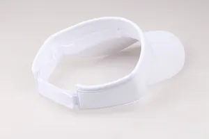Détail de la fermeture velcro et doublure en maille sur cette visière de soleil blanche