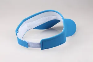 Détail de la visière bleu ciel avec bande anti-transpirante en maille et attache velcro