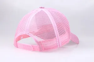 Rosafarbene Pailletten-Baseballkappe mit atmungsaktivem Mesh und Verstellriemen