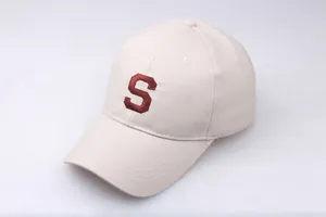 Casquette de baseball crème avec lettre S brodée rouge, chapeau en coton à visière
