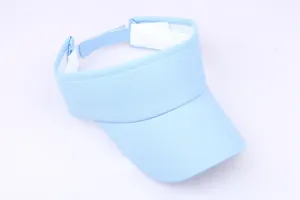 Detailansicht eines hellblauen Sonnenvisiers mit Schweißband und Klettverschluss hinten