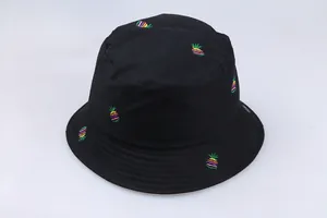 Wendbarer Fischerhut aus Baumwolle mit bunten Ananas-Stickereien für den Sommerurlaub