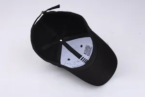 Verstellbare schwarze Baumwoll-Baseballkappe mit amerikanischer Flaggenbestickung innen