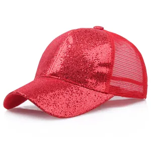 Funkelnde rote Pailletten-Baseballkappe mit atmungsaktivem Mesh für den Sommerkomfort