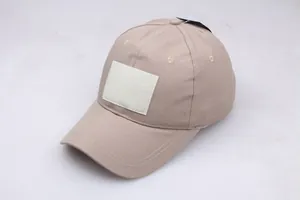 Detailansicht der khakifarbenen Taktik-Baseballkappe mit Klettfläche und Ripstop-Gewebe