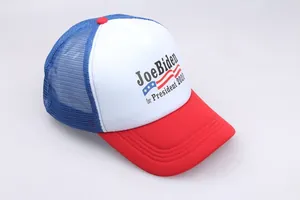 Detail der rot-weiß-blauen Joe Biden Netz-Trucker-Mütze mit atmungsaktivem Netz