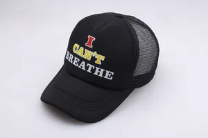 Detail der Black Lives Matter Trucker-Cap mit Mesh-Netz und I Can't Breathe Aufdruck