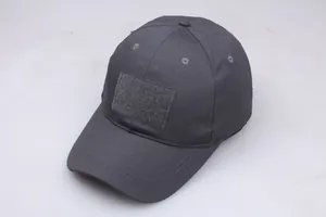 Detail der Ripstop-Tactical-Baseballkappe mit Klettfläche und Belüftungslöchern