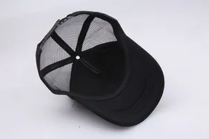 Klassische schwarze Mesh-Trucker-Cap mit verstellbarem Snapback-Verschluss und Netzrücken