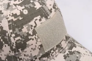 Detail der UCP Digital Camouflage Baseballkappe mit Ripstop-Gewebe und Klettverschlussfläche